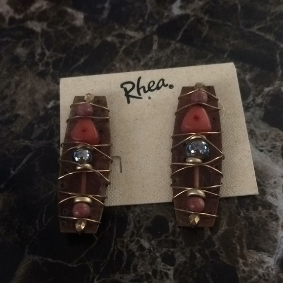 Unique new earrings - Picture 1 of 3